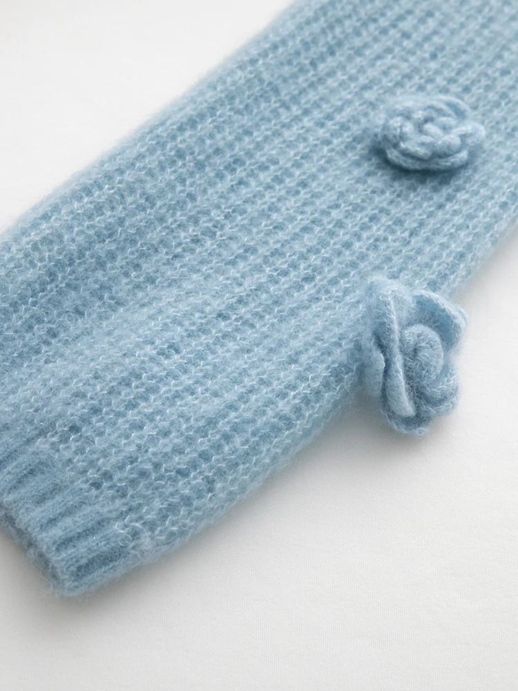 

Распродано. Кашемировый свитер с круглым вырезом, свободного кроя, с вышивкой ручной работы, ажурным узором и декоративными элементами на плечах. Весенне-осенний, шикарный топ.