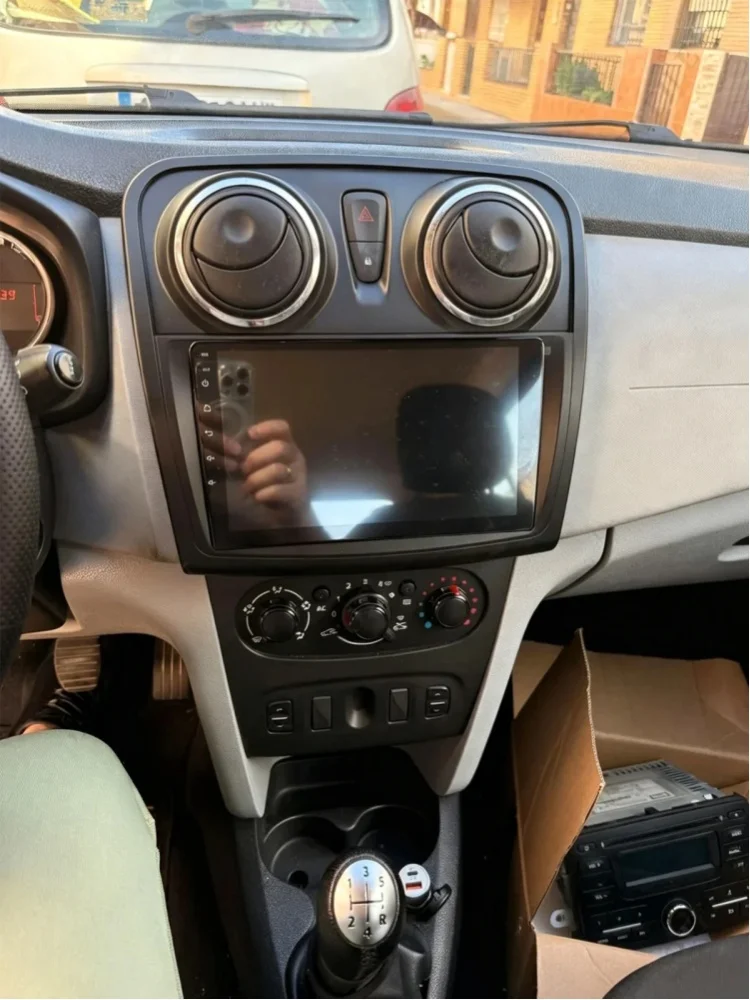 ESSGOO 9" Android 15 2GB+16GB/2GB+32GB/4GB+64GB CarPlay Android Auto für Renault Logan 2 Sandero 2 2012-2019 Radio RDS WiFi BT Multimedia Stereo GPS Navigation BT Mirror Link SWC Touchscreen
