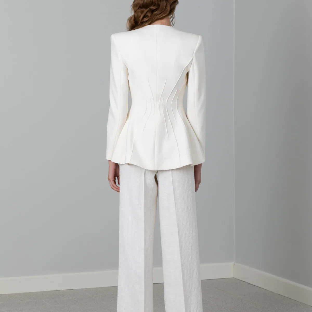 

KT 2026 New Women's White Fitted Blazer Collarless Padded Shoulder Structured Waist Peplum Hem Office Blazers