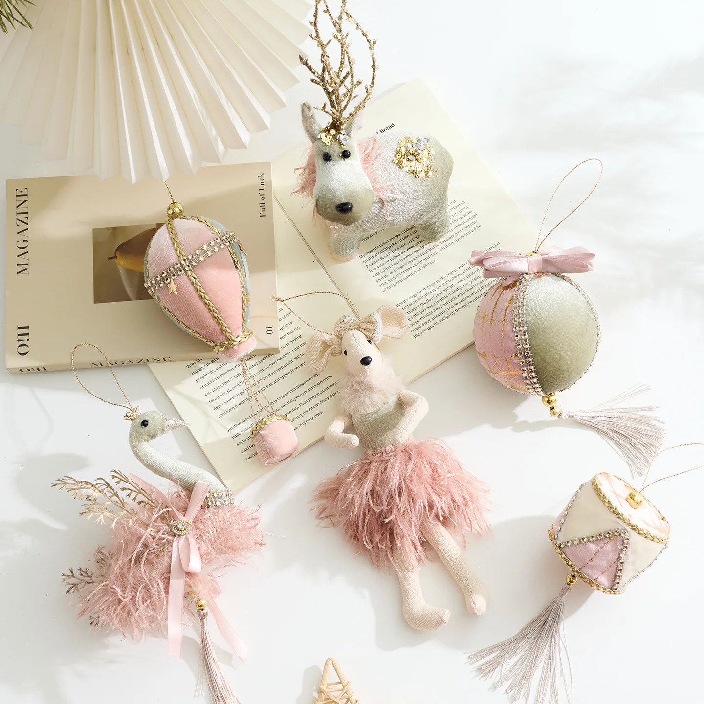 

New Pink and Green High-grade Flannel Creative Christmas Decorations Hanging Christmas Ball Swan Hanging Christmas Tree Ornament