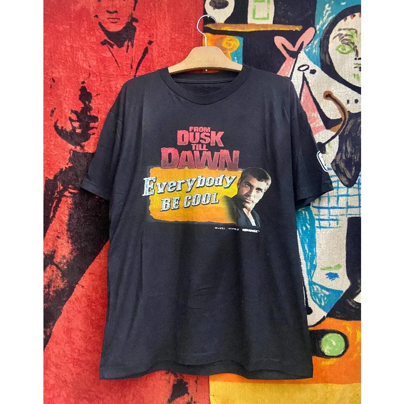 camiseta-vintage-do-filme-de-terror-cultuario-'from-dusk-till-dawn'-de-1996-quentin-tarantino-camiseta-vintage-do-filme