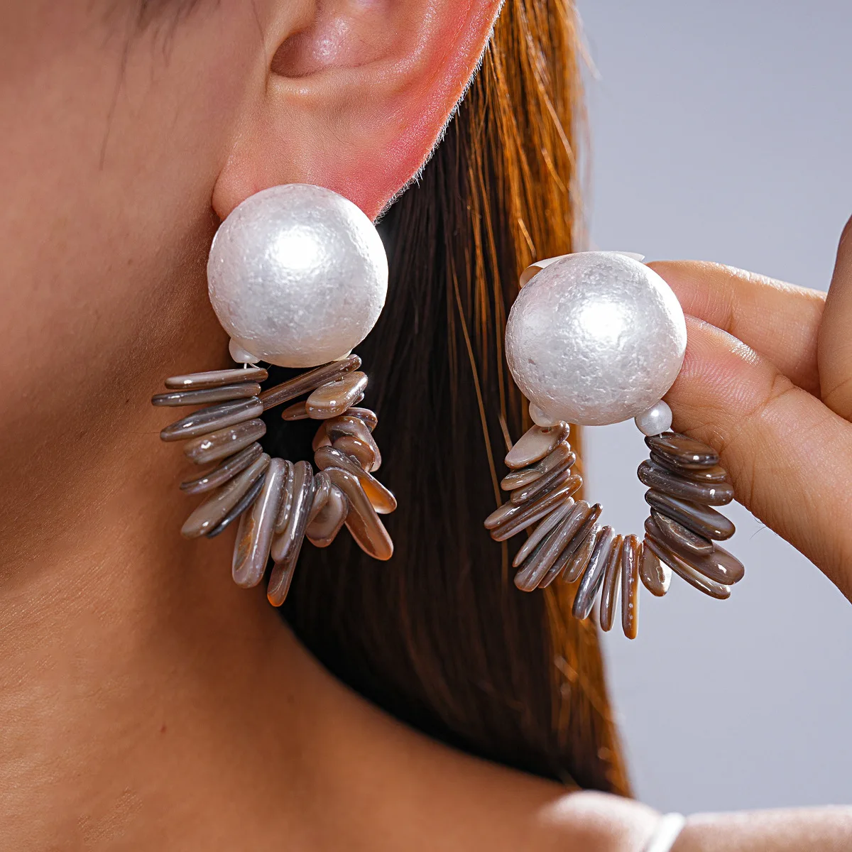 Vintage Round Imitation Pearl Dangle Earrings High-end Oval Shell-shaped Drop Earrings for Women Commuter Banquet Wear C+