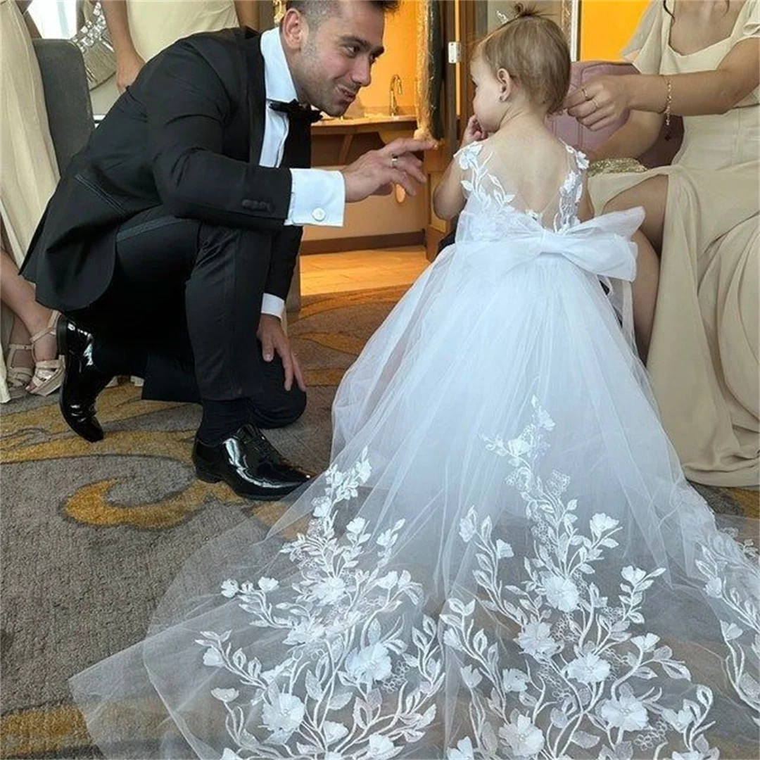 Princess Ivory Flower Girls Dresses With Detachable Bow Train 3D Floral Appliques Crew Neck Floor Length Ball Gown Wedding Party