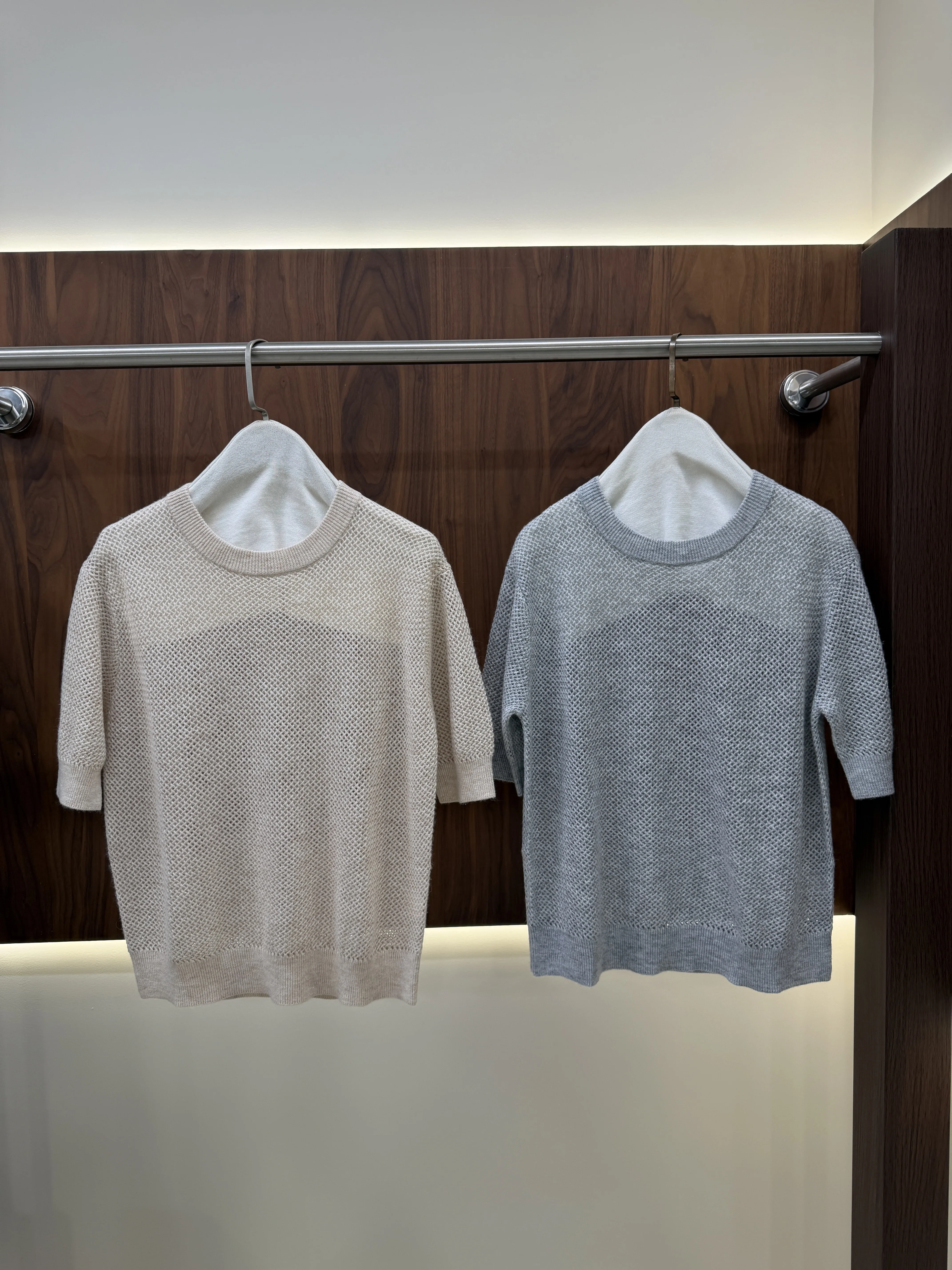 Women's Autumn Short-Sleeve Wool Knit Top with Cut-Out Detail – Crew Neck Pullover