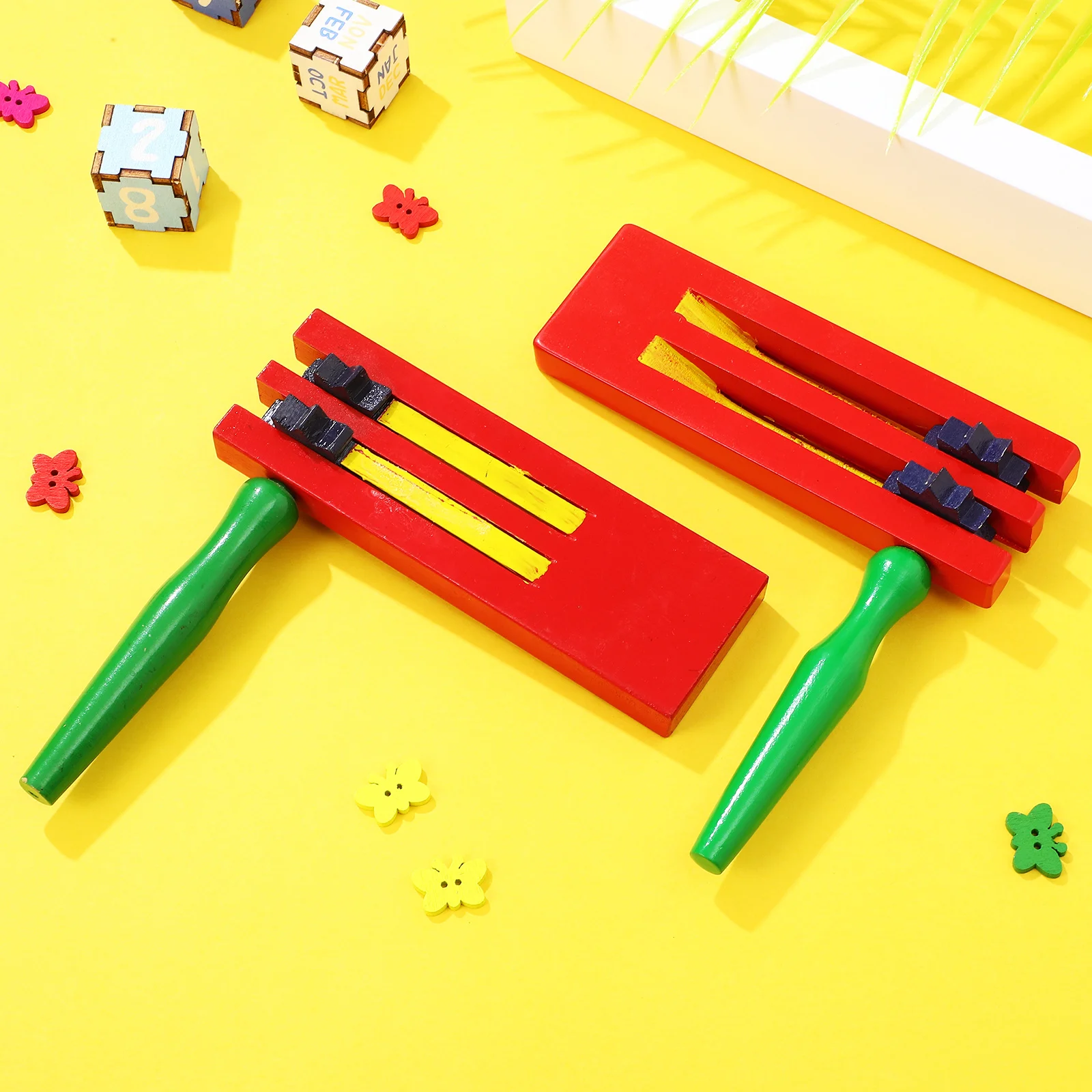 

2Pcs Wood Ratchet Sound Maker Portable Size Safe Play Improve Grasping Hearing Growth Fun Activities Wooden Ratchet