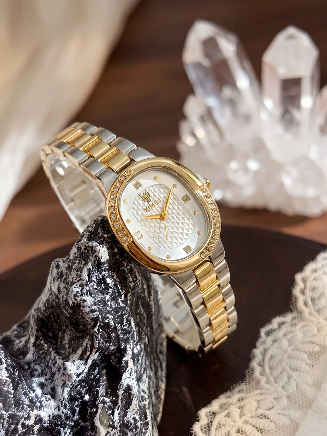 Chic Refined Rhinestone Oval Lattice Dial Chain Bracelet Gold Watch for Woman