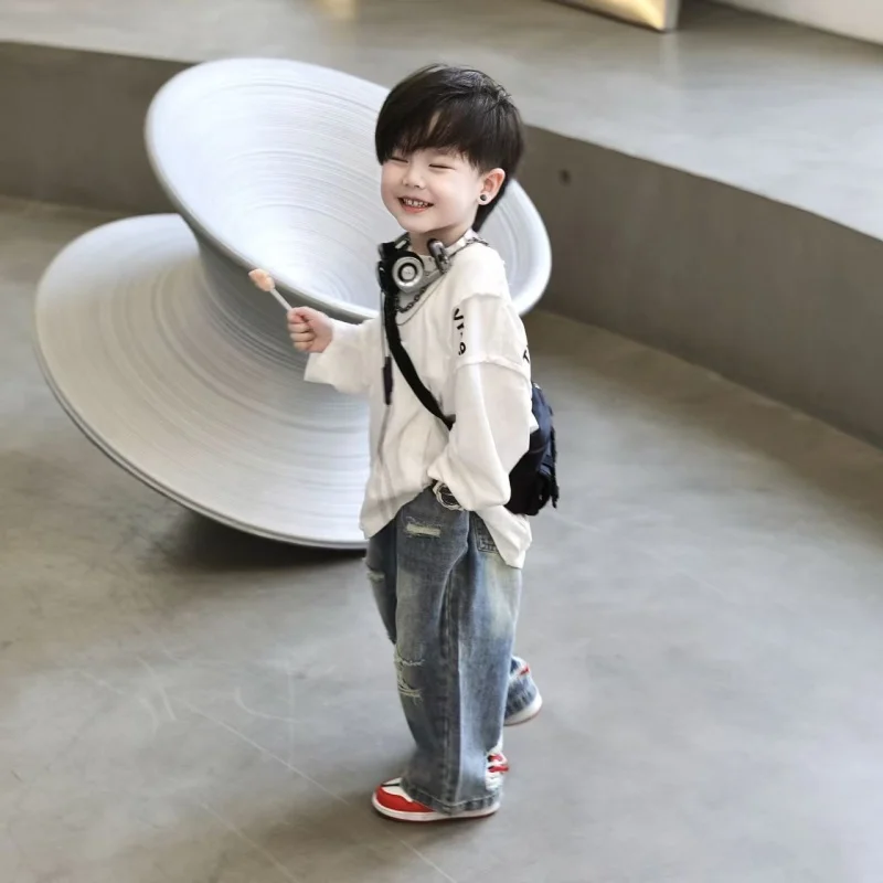 ملابس الأطفال 2025 الربيع والخريف النسخة الكورية الجديدة رسالة الربط قاعدة قميص الرجعية ممزق الجينز قطعتين مجموعة