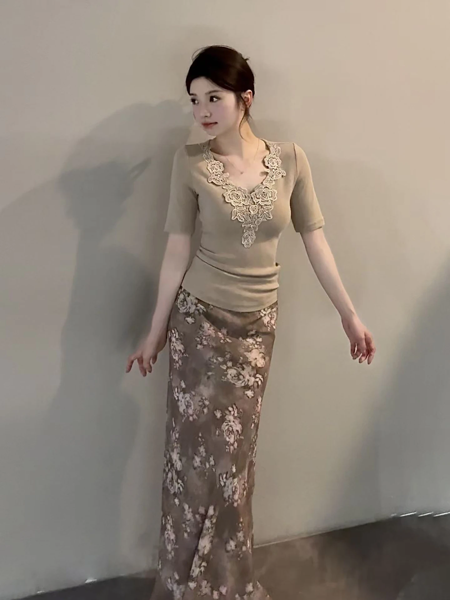 

Soft Design Slim Fit T-Shirt And Floral Half Skirt Two Piece Set DT2005 Spring Summer Fashion Women's Clothing Floral Print