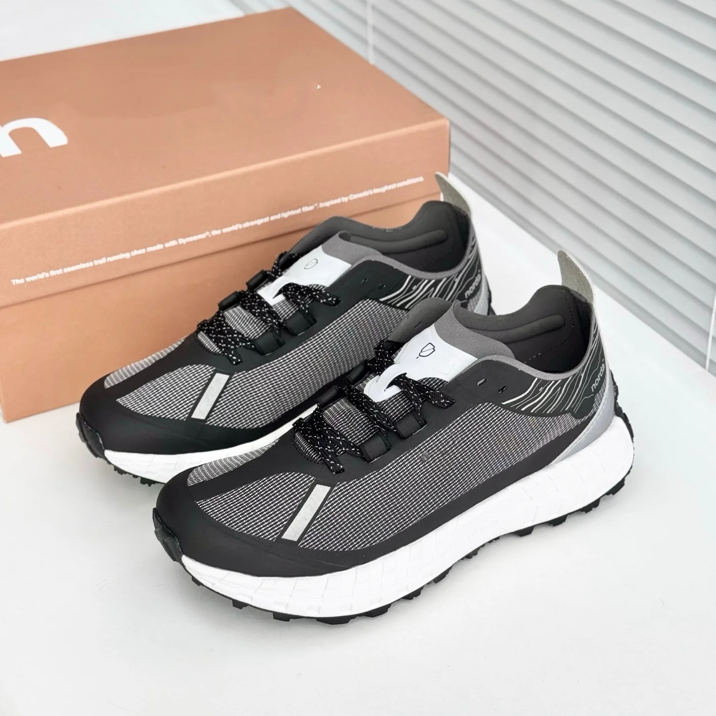 

High-Quality Men's Hiking Boots in Large Sizes Non-Slip, Durable Walking Shoes for Men Comfortable Outdoor Sports Shoes for Wome