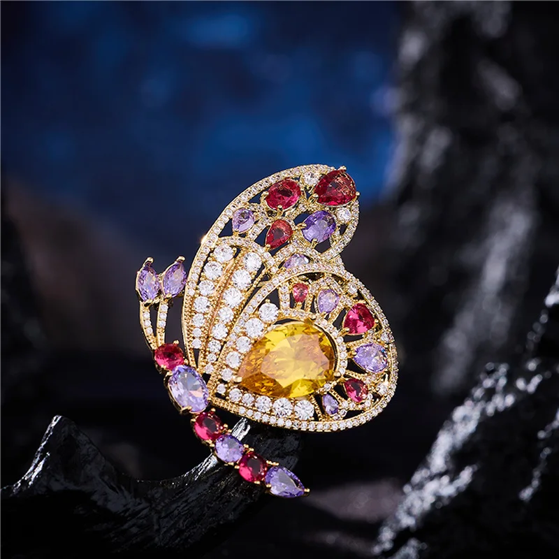 

New Copper Inlaid Zircon Colored Butterfly Insect Brooch Pins Luxury Atmosphere Elegant Jacket Suit Accessori Corsage for Women