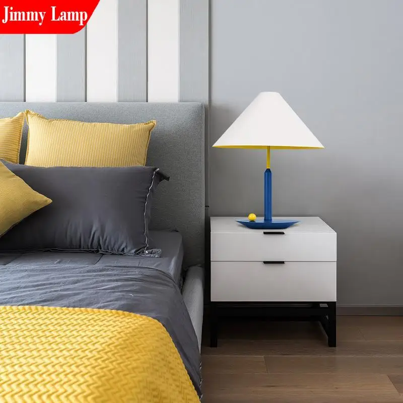 الإضاءة الاسكندنافية الجدول مصباح مكتبي معدني E27 LED لمبة لغرفة النوم دراسة منضدة فندق الإقامة المنزلية زخرفة