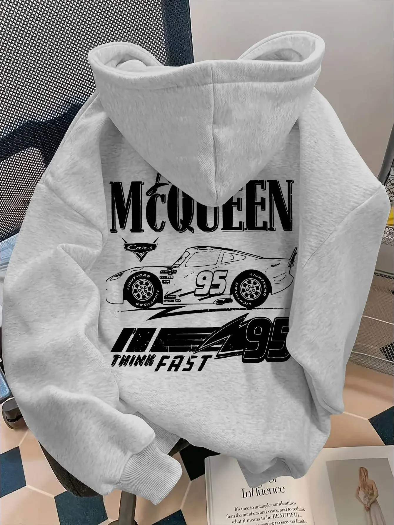 

Толстовка унисекс Disney Pixar Cars Lightning McQueen с передним карманом и логотипом Lightning McQueen с логотипом Lightning Bolt