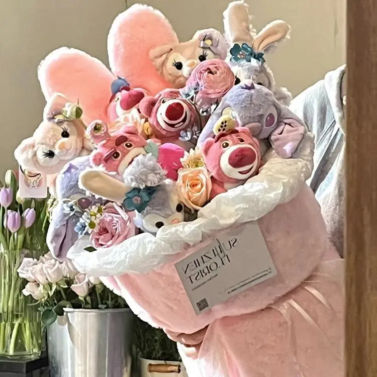 

Disney Stellaloulinabellstitch Cartoon Doll Holding A Bucket Bouquet To Send His Girlfriend'S Best Friend A Birthday Present