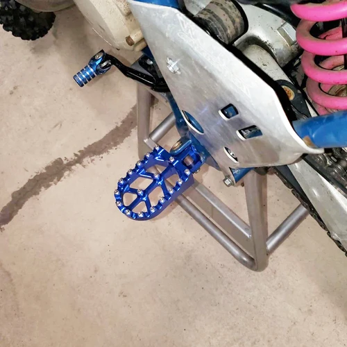 Imagen 2 del producto Reposapiés para KTM 690, 950, 990, 1050, 1090, 1190, 1290, 50, 65, 85, 125, 250, SX, 50SX, 125SX, 250SX, 85SX