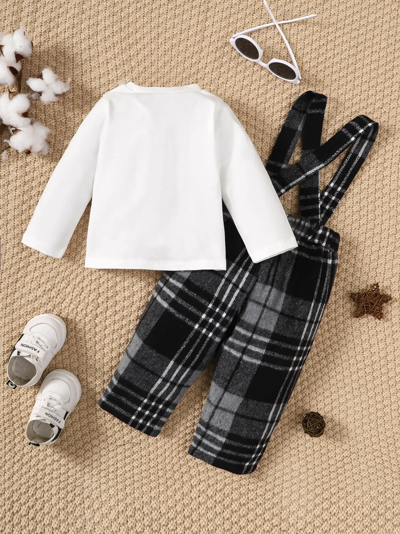 Baby autumn and winter fashion exquisite leisure comfortable breathable suit.