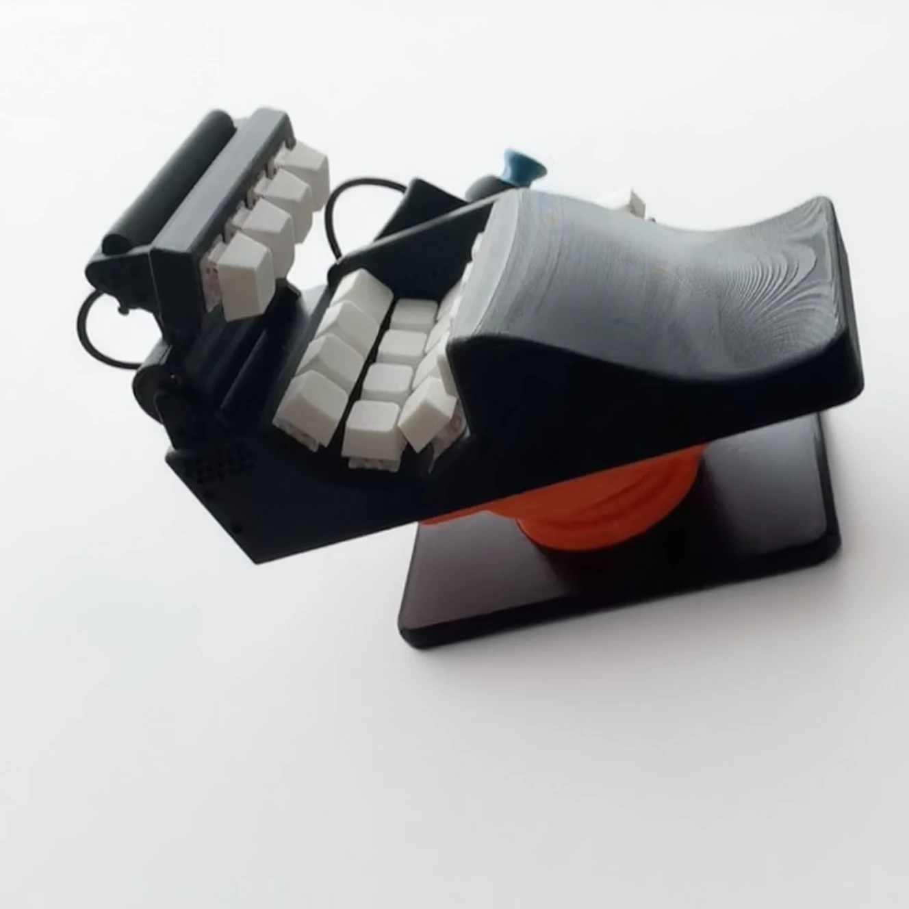 لوحة مفاتيح الألعاب على شكل حرف U عصا التحكم السلكية بلوتوث 2.4G ثلاثي الوضع لوحة المفاتيح النخيل طباعة ثلاثية الأبعاد لوحة المفاتيح الميكانيكية PUBG المخصصة باللون الأسود