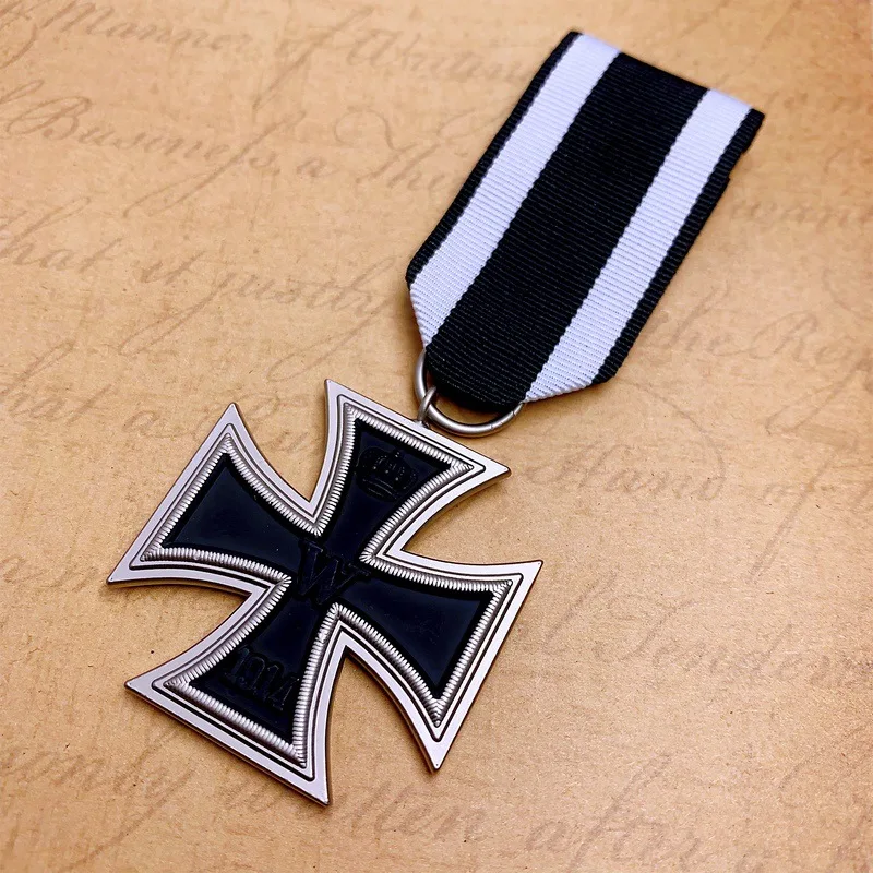 دبابيس ألمانية شارة متقاطعة من الحديد وسام فارس مرصعة بالألماس مجموعة ميداليات شريطية للرقبة من أوراق البلوط الفضي