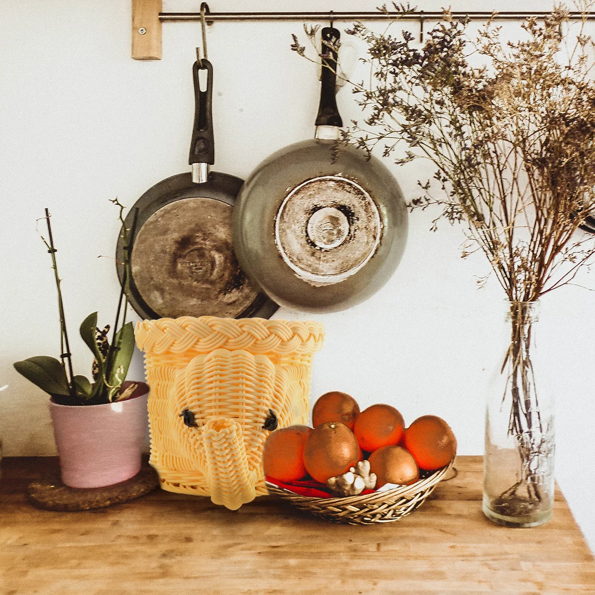 

1Pcs Elephant Shape Woven Basket Storage Organizer for Fruit Snack Desktop Use Woven Basket Desktop Organizer