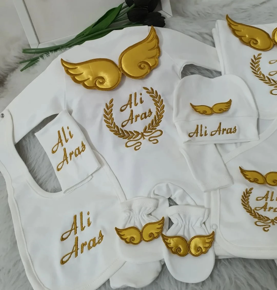Dollbling 10pcs Wings Outfits Any Name Personalized Sweetwood Embroidery Gift Set Baby Pajamas Hat Welcome Home Ceremonial dress