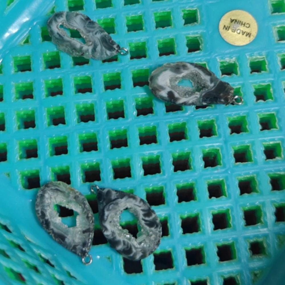 

10pcs Charms Natural Druzy Stone Pendant Irregular Shape Natural Stone Pendant for Jewelry Making DIY Necklace Size 25-40mm