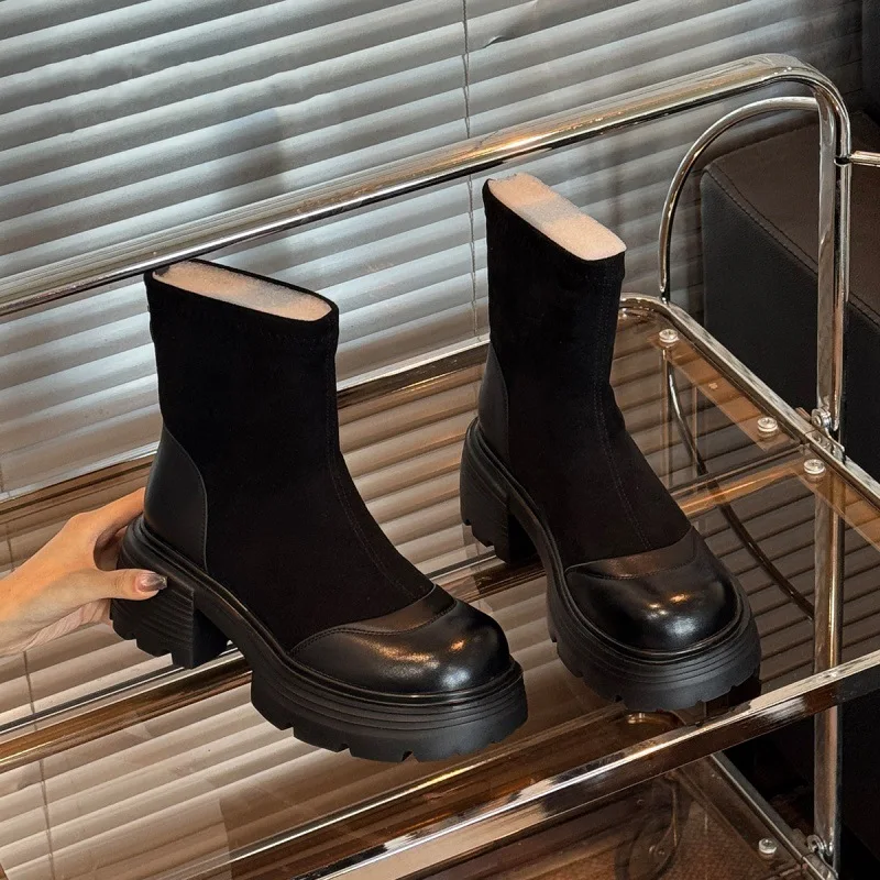 

Короткие женские ботинки-трубочки, увеличивающие рост, 7 см, на толстом каблуке и высоком каблуке, новые весенне-осенние универсальные ботинки на 2025 год.