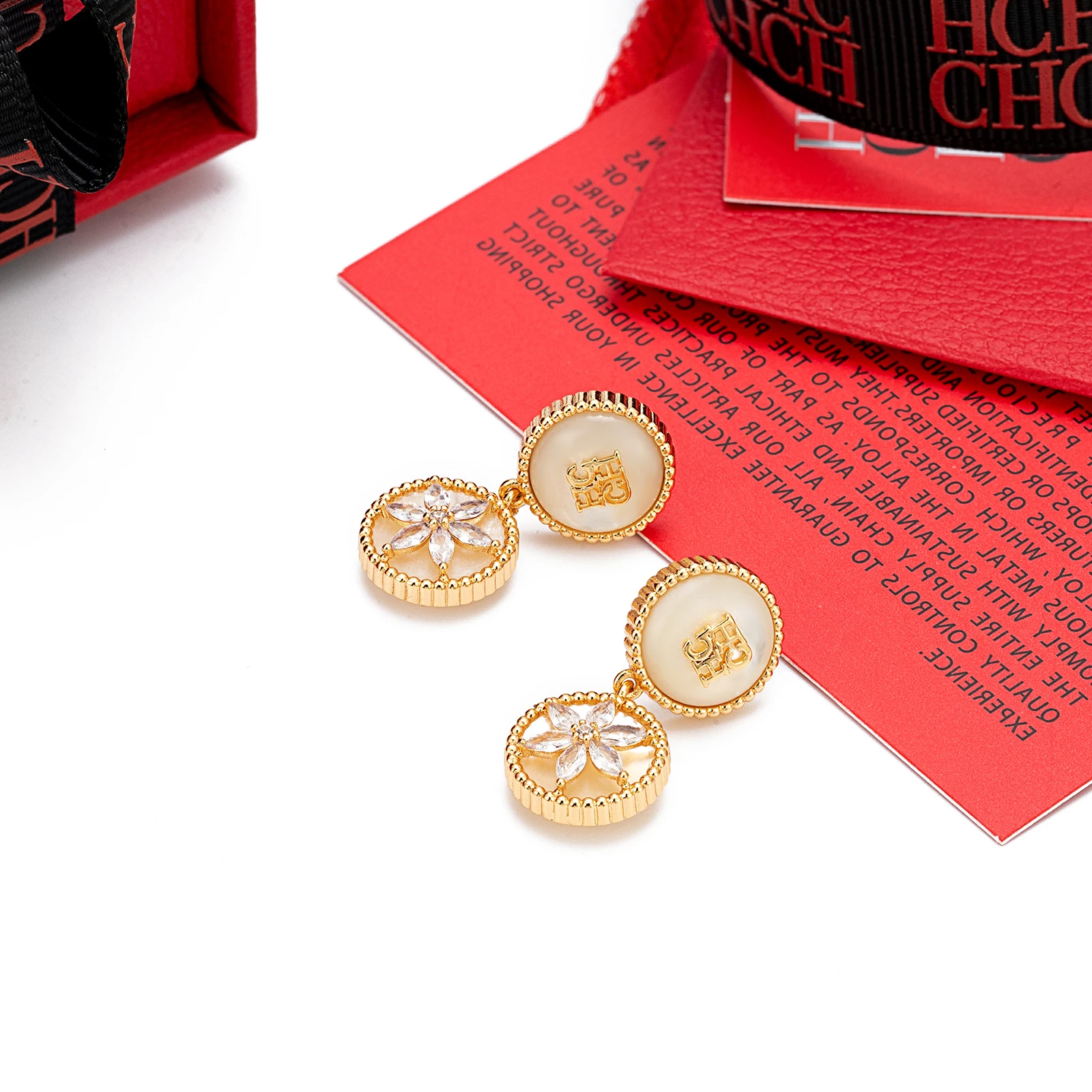 

Resin high-end fashion generous aristocratic temperament versatile earrings