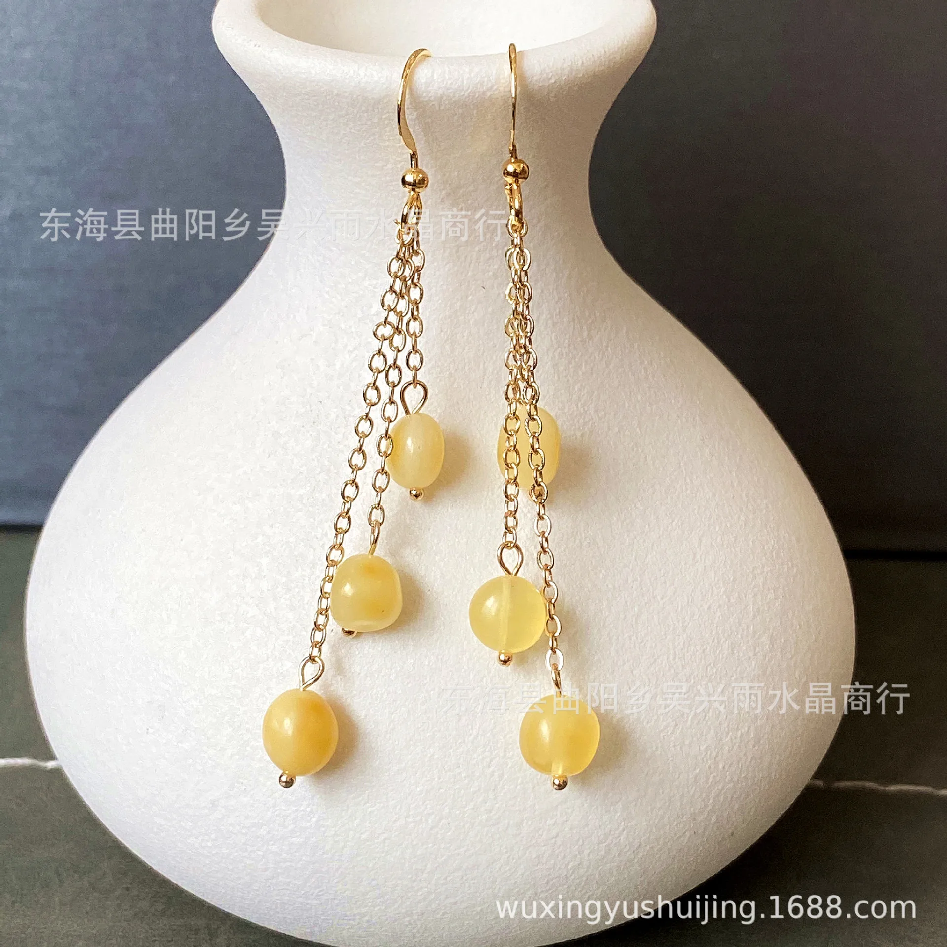 14K gold winding natural amber beeswax, accompanying beeswax, earrings, earrings, stud earrings.