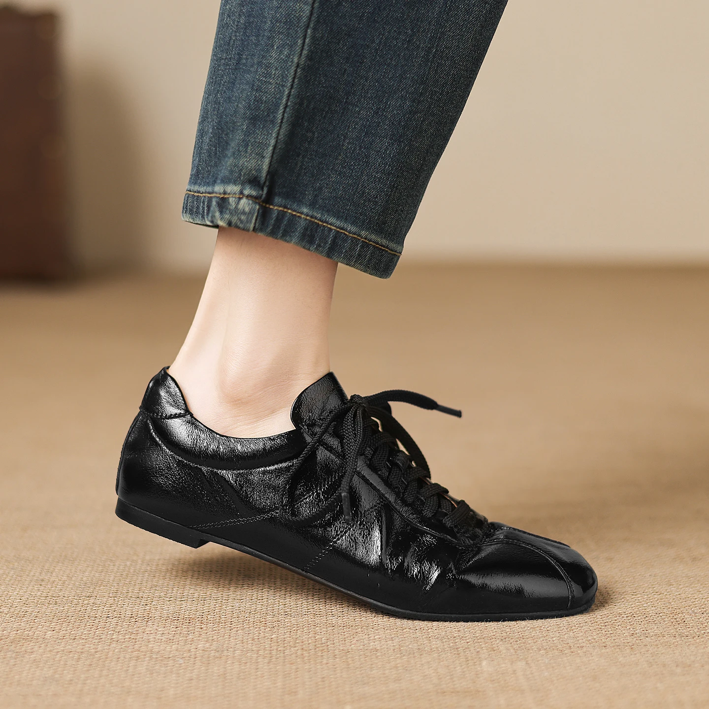 本革シープスキンレディーススニーカー、ファッショナブルなロー - Leather Work Flats Women のレビューと価格