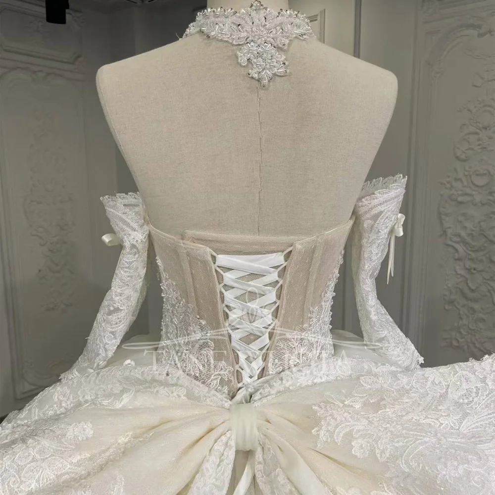 فستان زفاف فاخر بفيونكة بيضاء Brautkleider 2025 على شكل قلب برباط من الخلف مطرز بالكرة المطرزة قابل للتخصيص