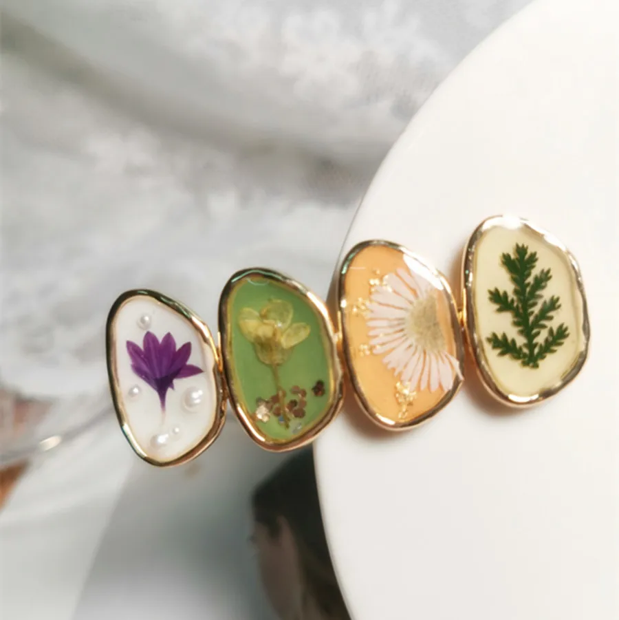 

3246 Wholesale Original Fresh Style Real Dried Flower Plant Specimen Resin Hair Clip Creative Christmas Birthday Gift Cute Bow