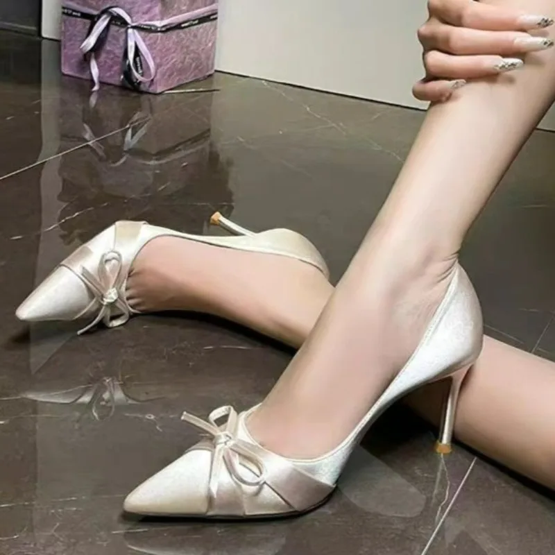 

Темпераментные туфли на шпильке, осенние новые туфли без шнуровки с острым носком и неглубоким бантом на высоком каблуке
