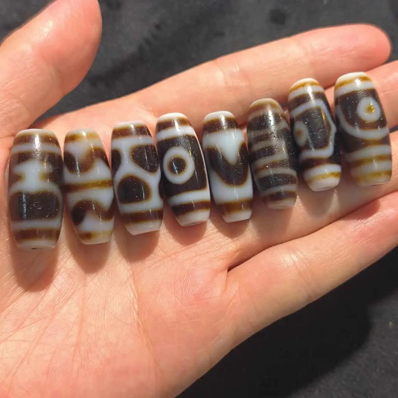 

1pcs/lot natural agate dzi White brown Weathered horseshoe pattern Accessories jewelry archaic bead Rare varieties taki amulet