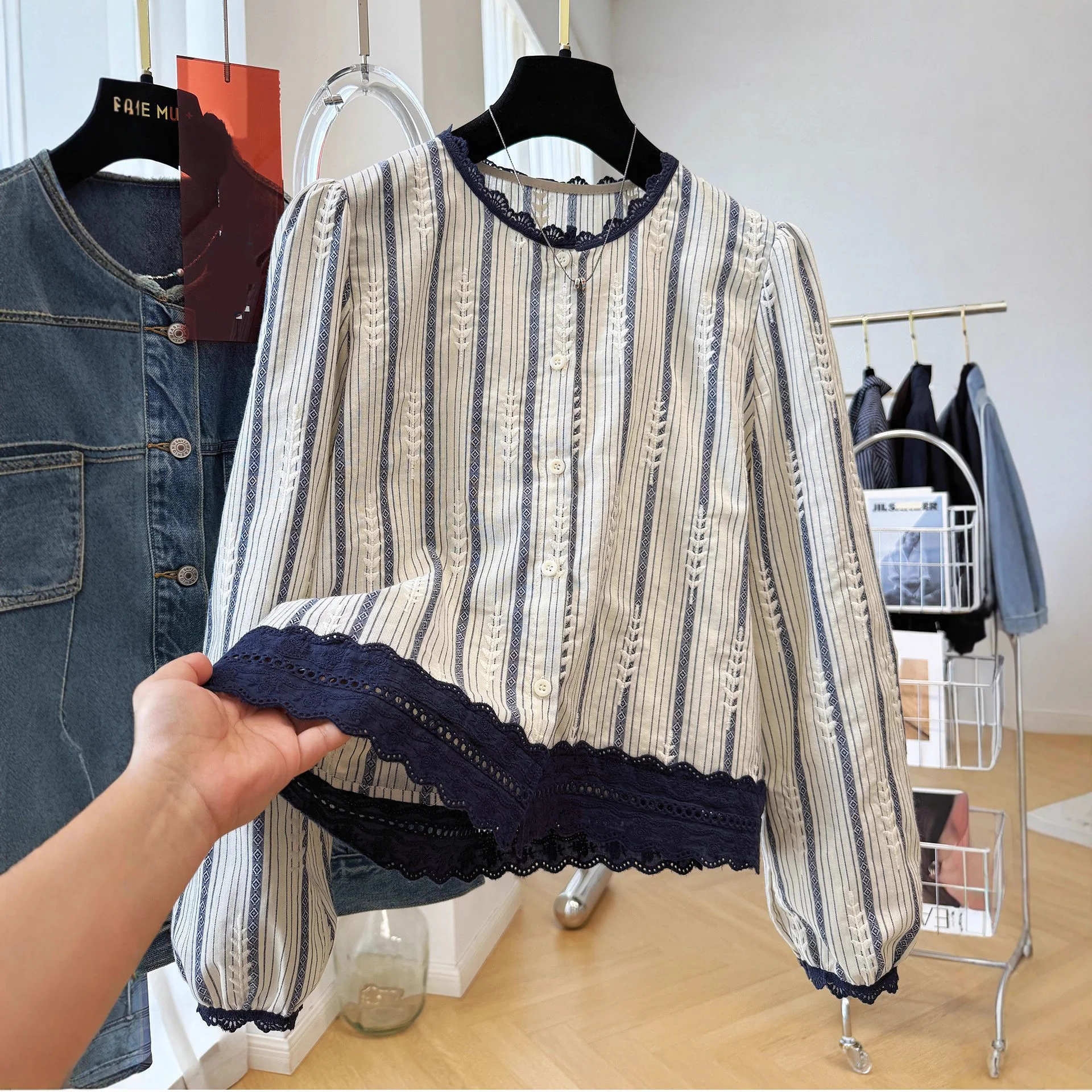 Damska bluzka w paski z koronk – Embroidery Blouse recenzja i cena