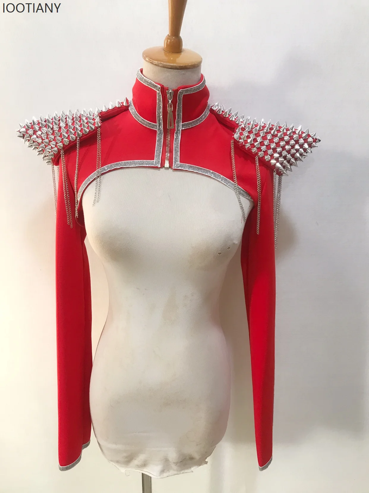 IOOTIANY Red Rivet Padded Shoulder Jacket Female Jazz Singer Rivet Shoulder Vest Stage Performance Accessories Dance Costume