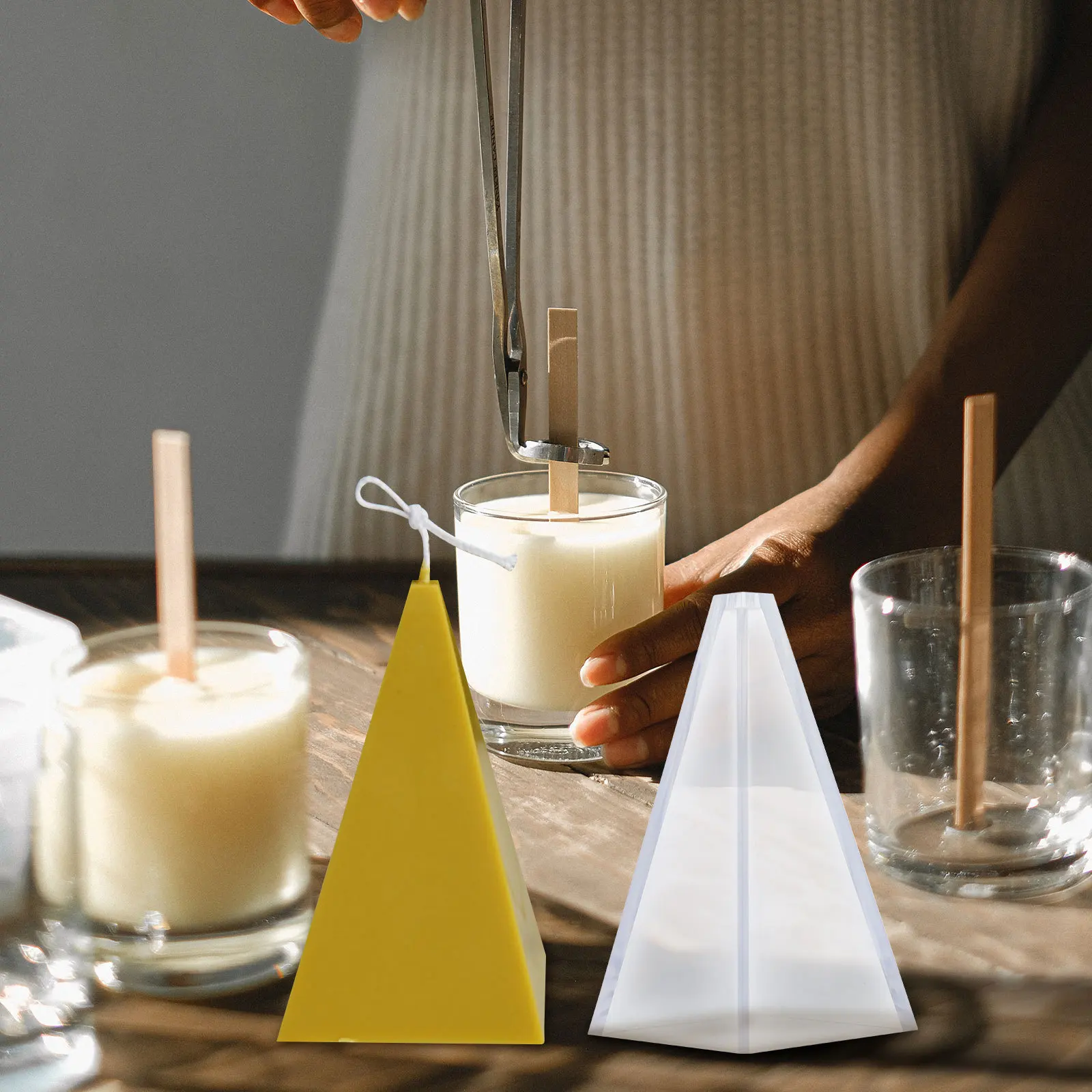 

1Pcs Plastic Mold Geometrical Solid Pyramid Shape DIY Scented Craft Accessory Solid Geometrical Mold