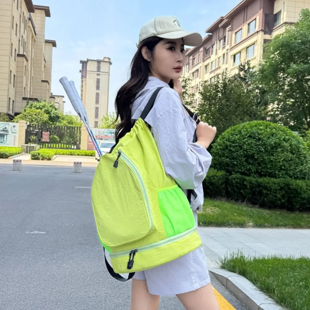 حقيبة ظهر مضرب تنس بسعة كبيرة مع جيب للأحذية، حقيبة رياضية كاجوال بحزام قابل للتعديل برباط للياقة البدنية