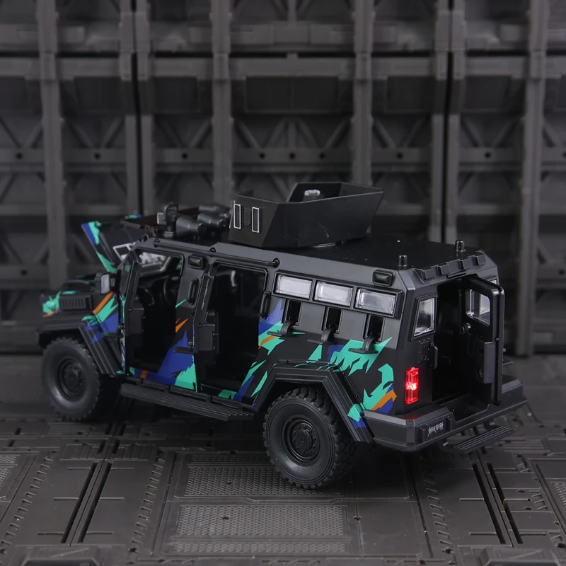 1:24 espadachim tigre à prova de explosão modelo de carro de liga, portas e capô do motor, porta-malas pode ser aberto