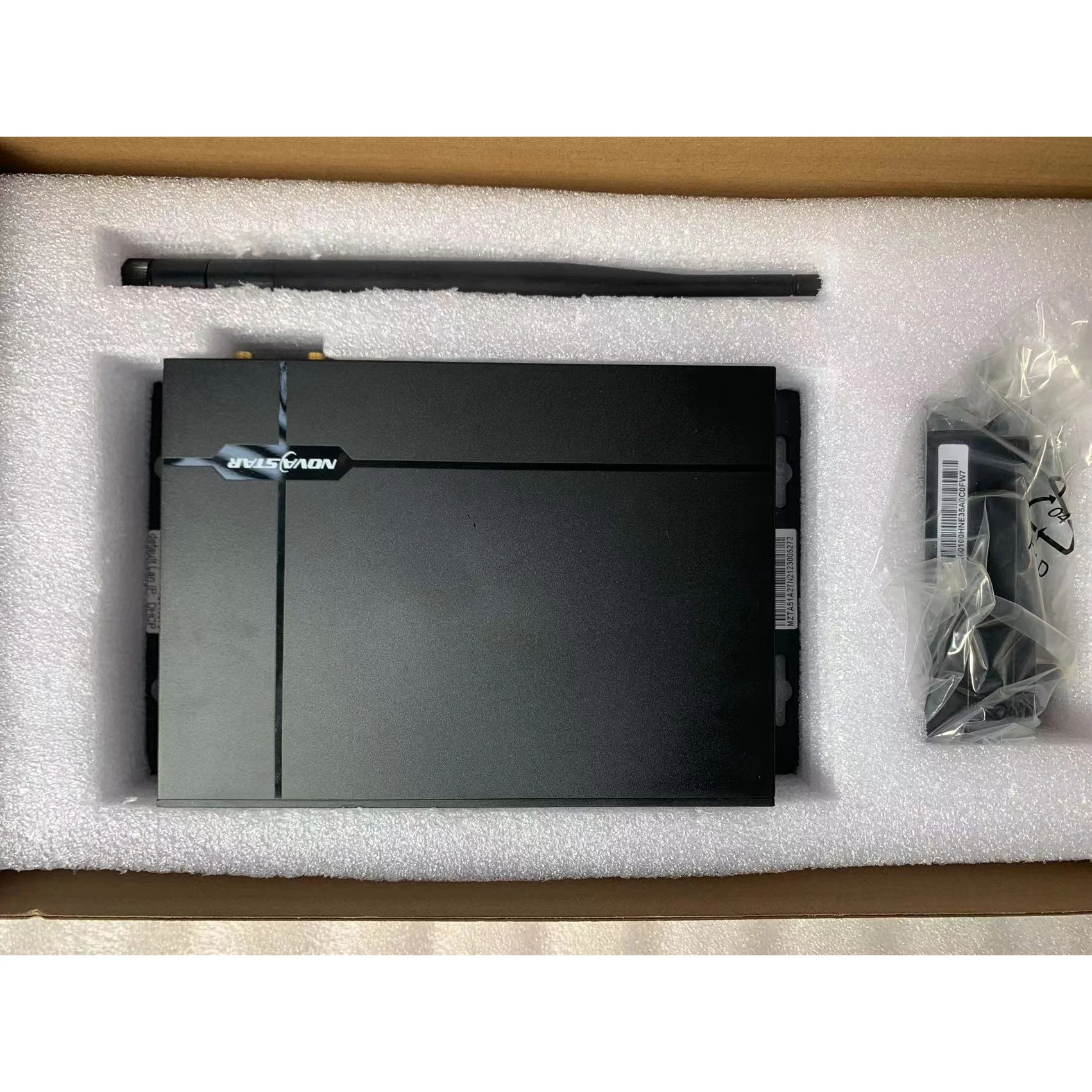 Novastar New Factory TB2 / TB2 4G LED Control Box Multimedia Player Intelligent Display Scheme Supports WiFi 4G Remote Control