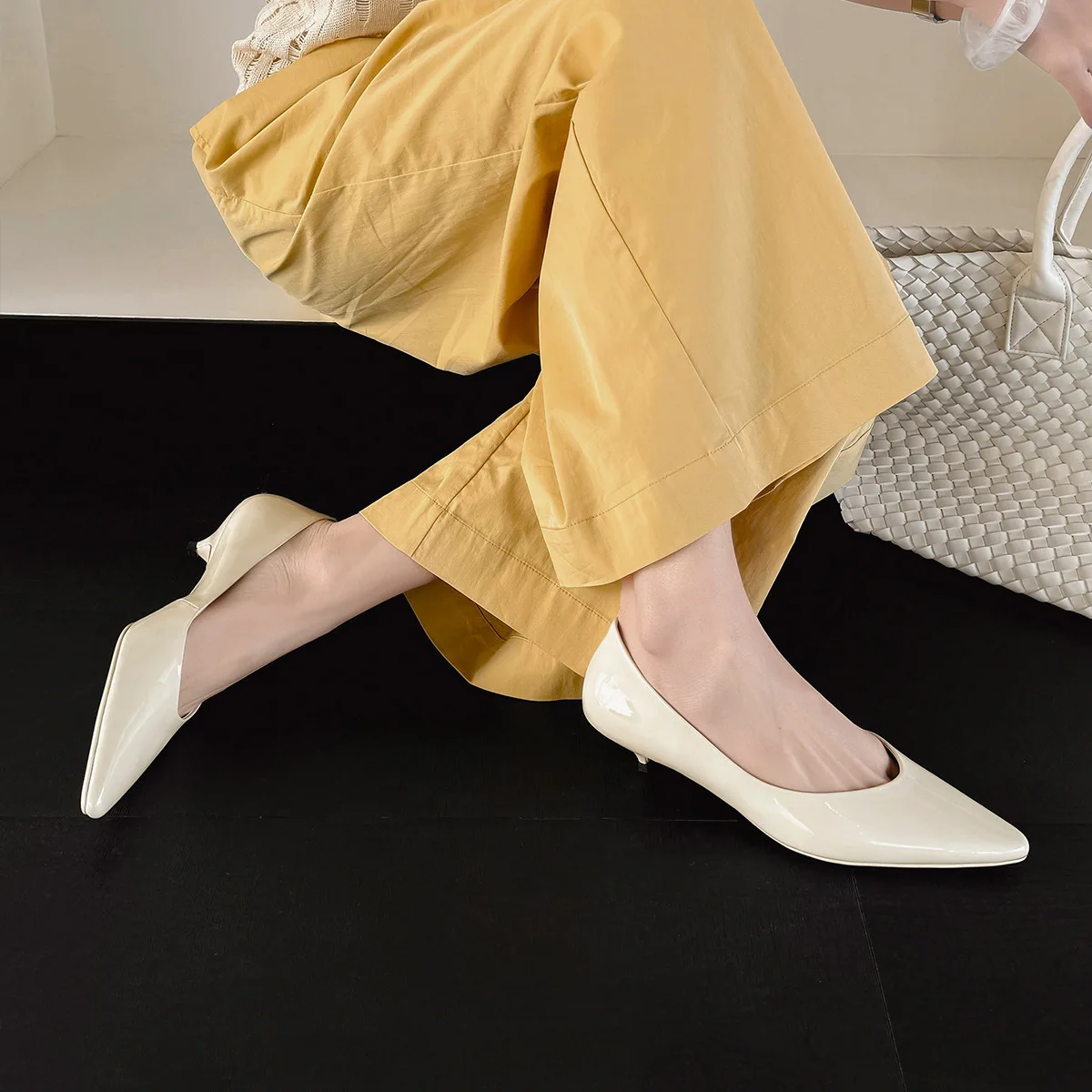 Spring white first-layer cowhide kitten heel single shoe pointed head shallow mouth one pedal medium heel small leather shoes