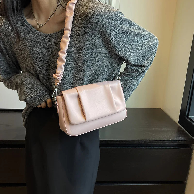 Shoulder Bag PU Leather Pleated Chain Clouds Unique Design Bags for Women 2023 New Fashion Trendy Crossbody Bag Casual All-match
