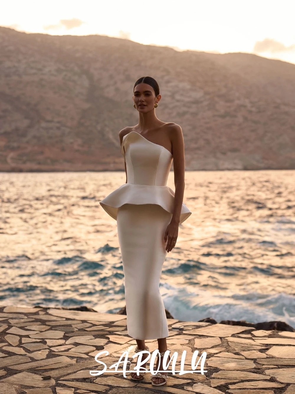 

Engagement Party Chic Bodycon Fit Wedding Dress Simple Sleeveless Zipper Back Bridal Gown With Slit Classy Charming Women Wear