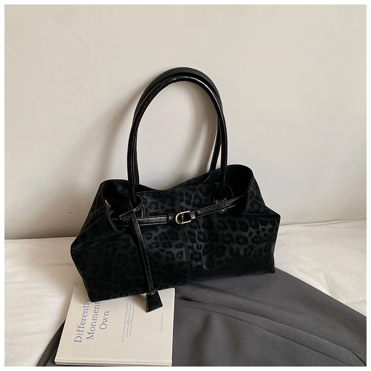 Leopard Print Sewing Thread Hasp Youth Sweet Shoulder Bags for Women 2026 Hot Sale Large Capacity Sense of Luxury Tote Bags