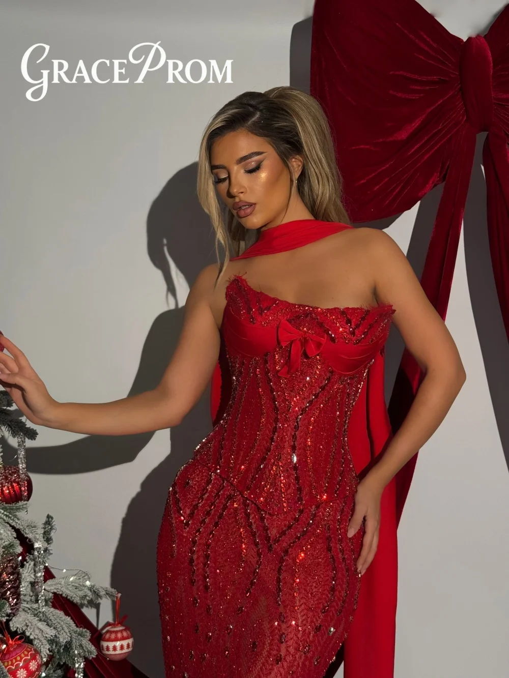 Fashion Red Evening Dress 2026 Luxurious Beaded Carpet Gown Stylish Crystal Floor Length Party Gown فساتين سهرة