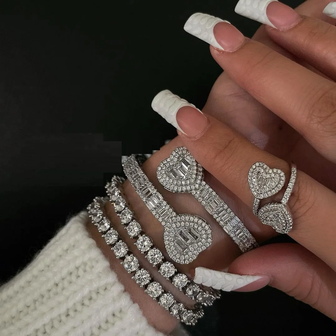 Geometryczne serce kwadratowy urok Iced Out Bling 5A CZ kobiety pierścień najwyższej jakości otwarta regulowana biżuteria na palce