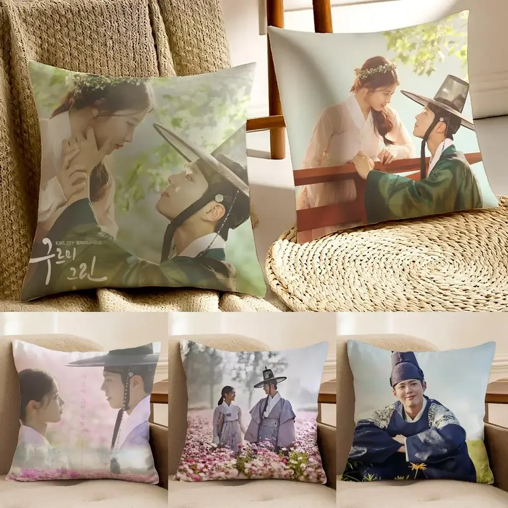Historical drama Moonlight Drawn by Clouds Cushion Cover Faux fur decorative Dark academia style Cat scratching post Rustic Spa