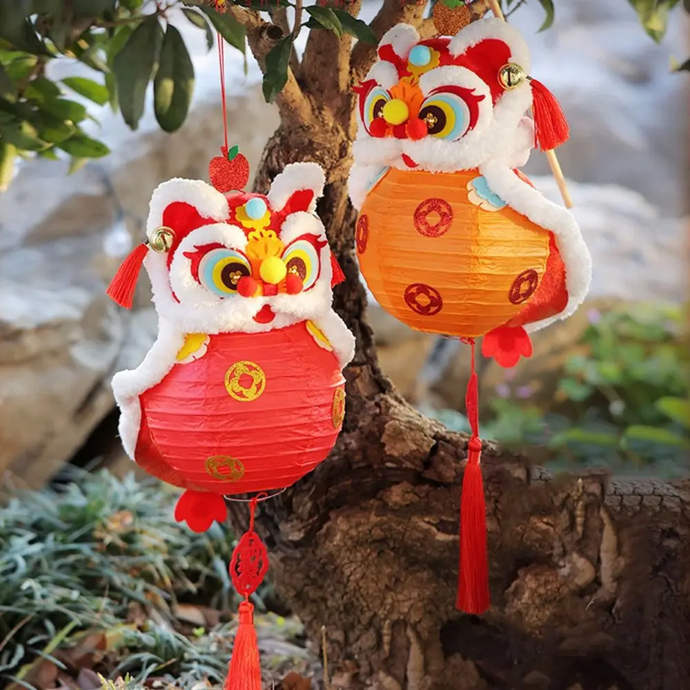 

Handmade Handheld Lion Lantern Glowing Chinese Style Mid-Autumn Festival Lantern Paper with Tassel Glowing Lion Dance Lantern