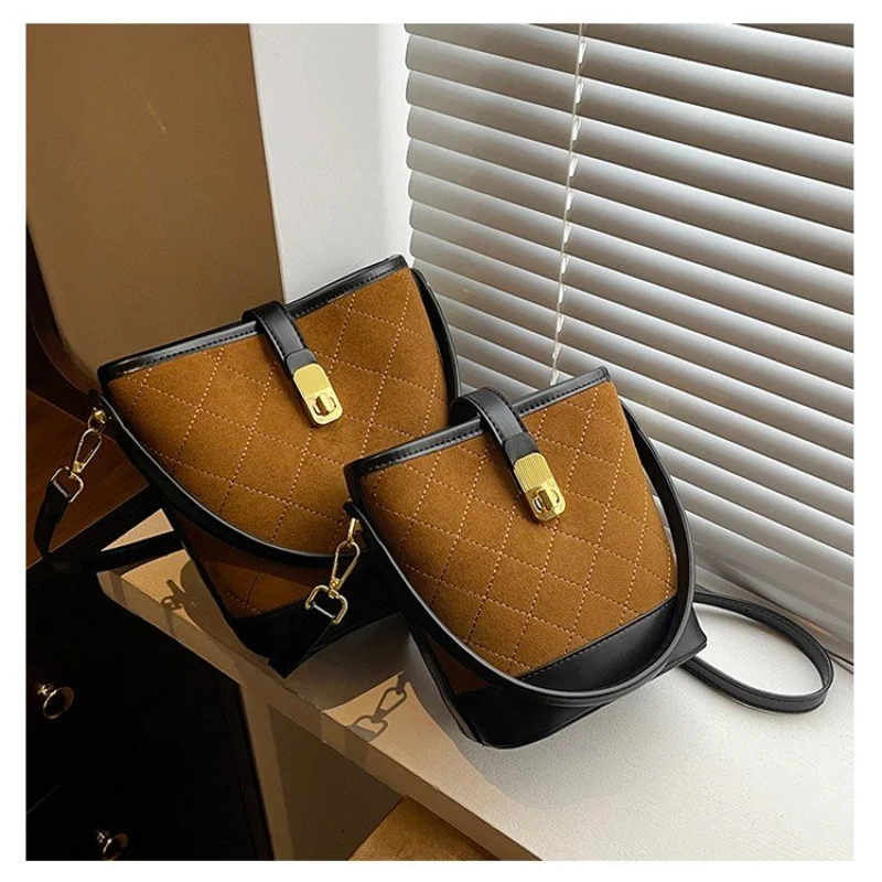 

Elegant Shoulder Bag Women's Leather Handbag, Crossbody Adaptable Messenger Function Luxury Brand Timeless