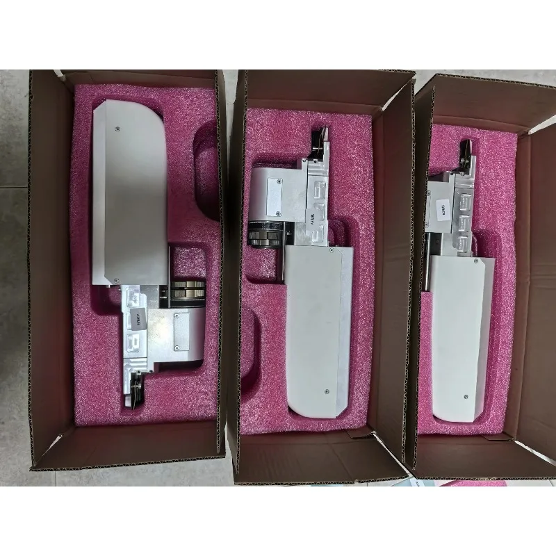 Vibrating knife warp and weft cutting machine gun head assembly, vibrating knife tool bar, pneumatic knife accessories