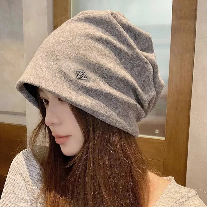 Unisex slouchy knit beanie for large head sizes—warm, cozy, Korean-style, and snug-fitting for autumn and winter.