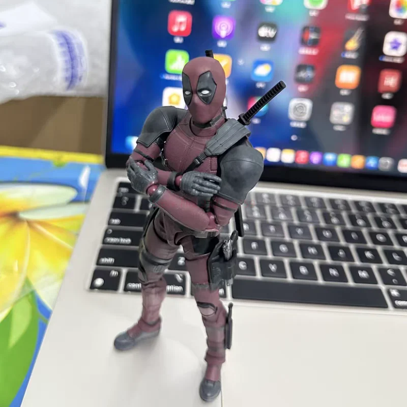 ชุดโมเดลดั้งเดิมของ Bandai ตุ๊กตาขยับแขนขาได้อนิเมะ SHF Deadpool ของเล่นโมเดลของขวัญสำหรับเด็กผู้ชายโมเดลของเล่นสะสม